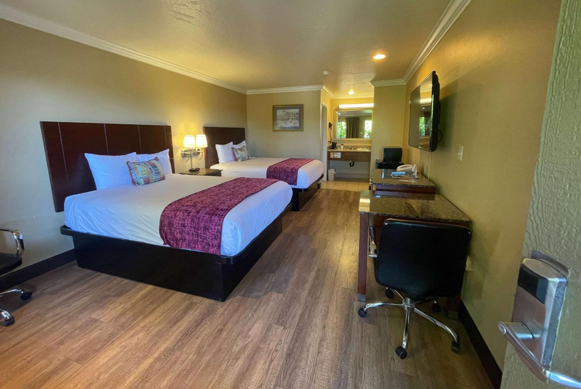 Travelodge By Wyndham Costa Mesa Newport Beach Hacienda Exterior foto