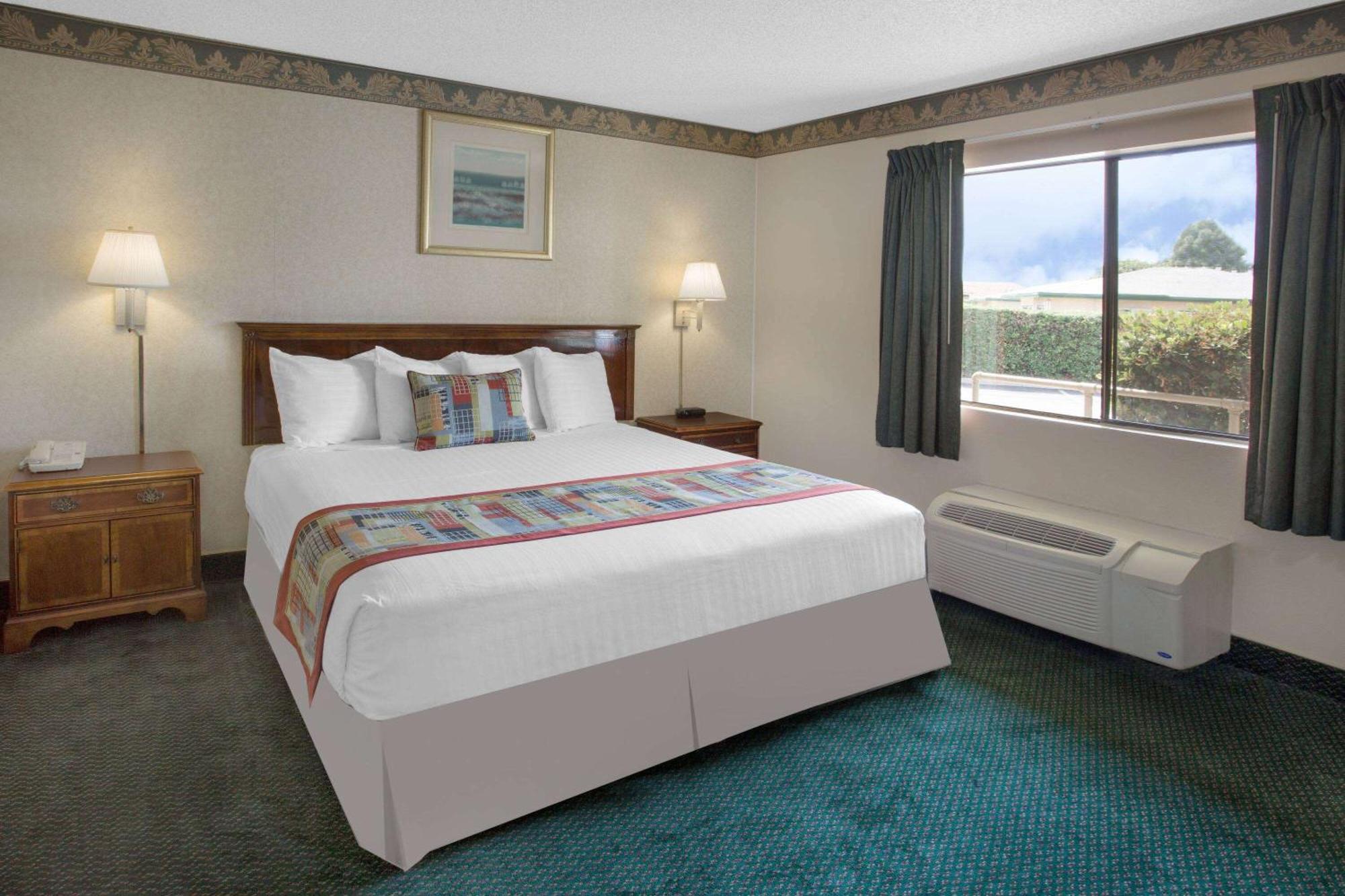 Travelodge By Wyndham Costa Mesa Newport Beach Hacienda Exterior foto